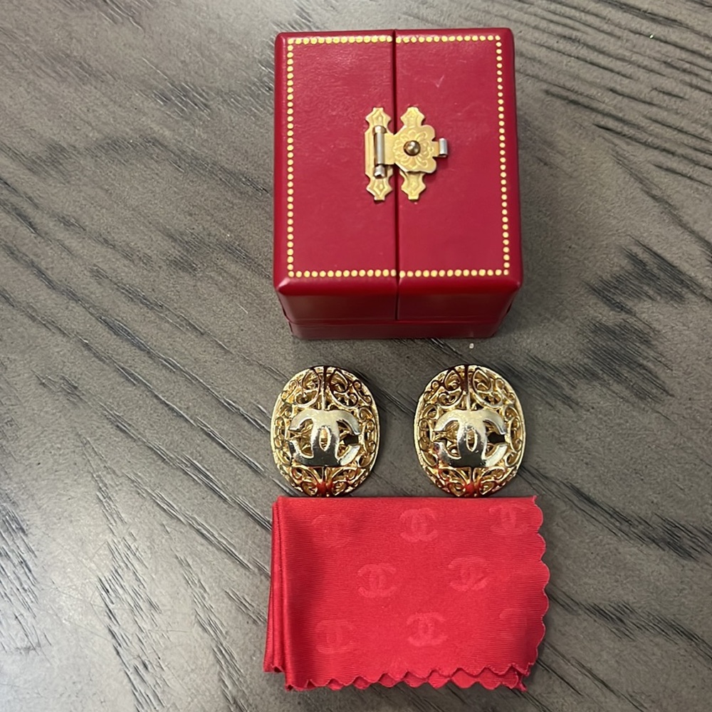 Vintage Clip Earrings 1980’s Gold Filigree with dust cloth and case.